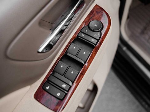 Used 2011 GMC Yukon SLT w/ SLT Chrome Package image 14