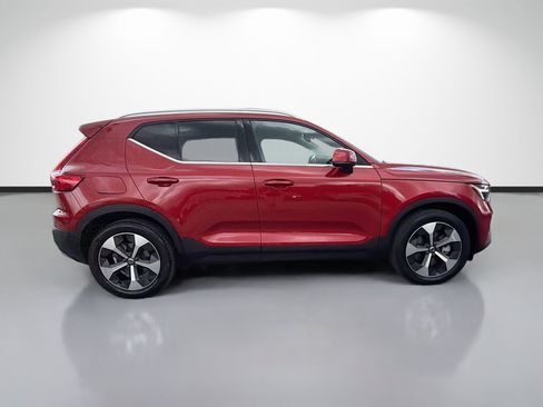 Used 2024 Volvo XC40 B5 Plus AWD/4WD image 2