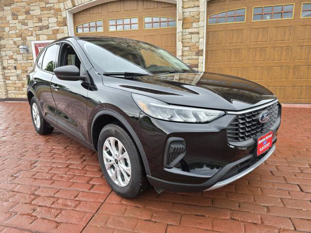Used 2025 Ford Escape Active AWD/4WD image 1