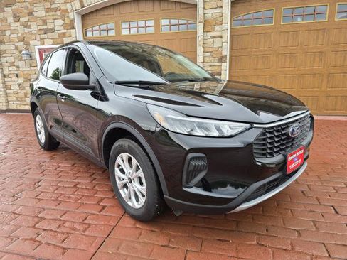 Used 2025 Ford Escape Active AWD/4WD image 1