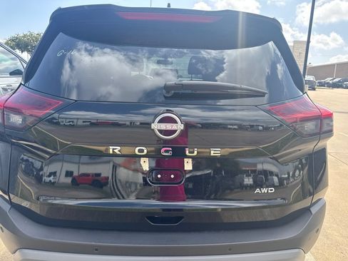 Used 2023 Nissan Rogue S AWD/4WD image 5