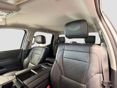 Used 2022 Toyota Tundra Limited w/ Power Package AWD/4WD image 19