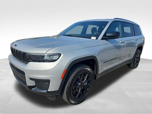 Used 2025 Jeep Grand Cherokee L Altitude RWD image 7