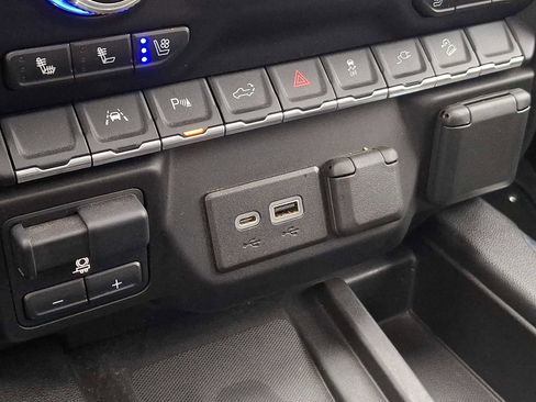 Used 2022 GMC Sierra 1500 AT4 w/ AT4 Premium Package image 29