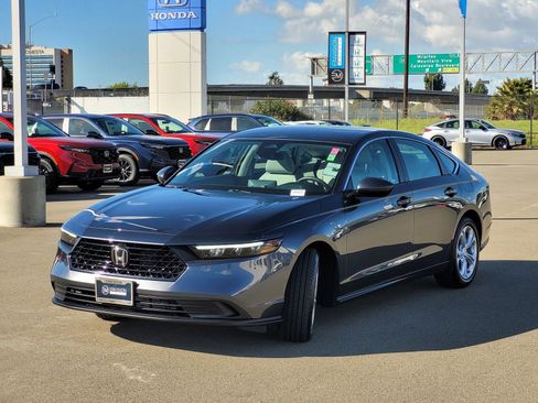Certified 2025 Honda Accord LX image 9