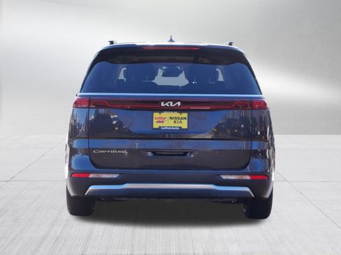 Certified 2022 Kia Carnival SX Prestige image 6