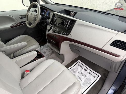 Used 2013 Toyota Sienna XLE image 11
