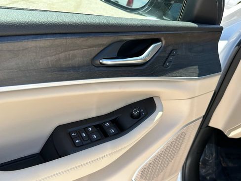 New 2026 Jeep Grand Cherokee L Limited w/ Luxury Tech Group II AWD/4WD image 23
