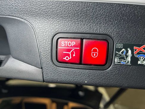 Used 2025 Mercedes-Benz GLS 450 4MATIC image 18