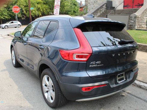 Used 2021 Volvo XC40 T4 Momentum image 8