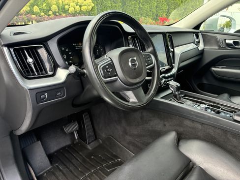 Used 2019 Volvo XC60 T5 Momentum w/ Multimedia Package AWD/4WD image 23
