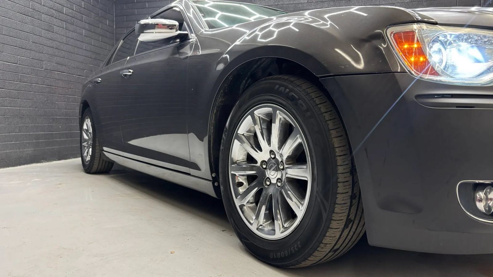 Used 2013 Chrysler 300 C RWD image 5