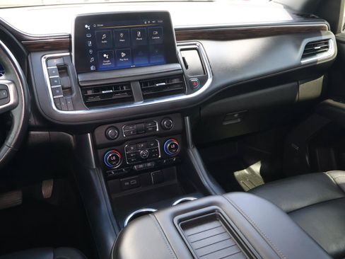 Used 2023 Chevrolet Suburban Z71 w/ Luxury Package AWD/4WD image 12