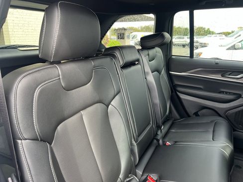 New 2025 Jeep Grand Cherokee Limited w/ Luxury Tech Group II image 22