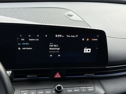 Used 2025 Hyundai Elantra SEL FWD image 18