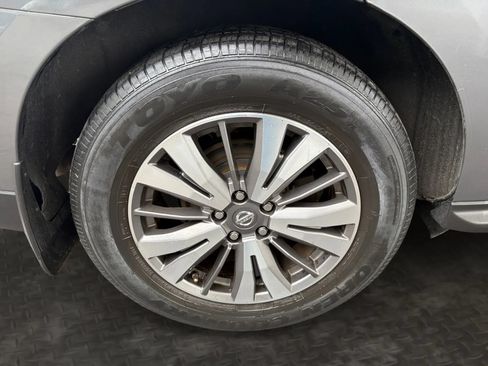 Used 2017 Nissan Pathfinder SL AWD/4WD image 41