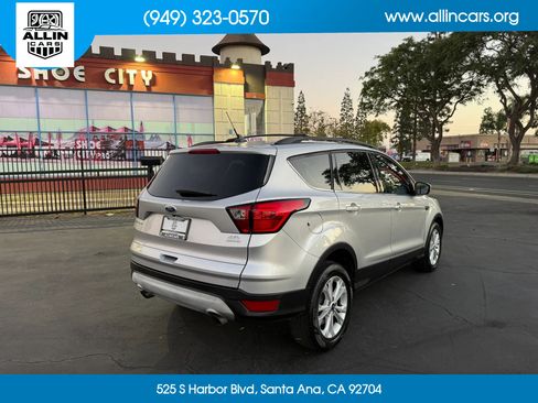 Used 2019 Ford Escape SEL FWD image 4