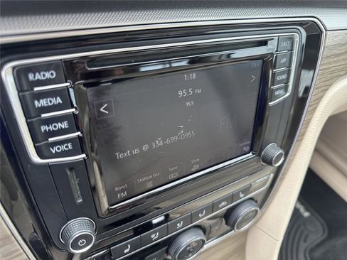 Used 2018 Volkswagen Passat 2.0T SE w/ SE Lighting Package FWD image 24
