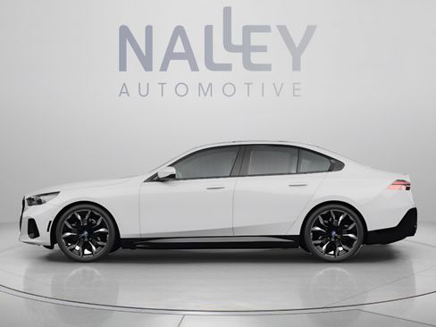 Used 2024 BMW i5 eDrive40i w/ M Sport Package RWD image 2