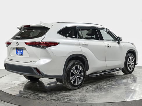 Used 2020 Toyota Highlander XLE image 7