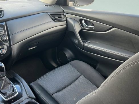 Used 2020 Nissan Rogue SV FWD image 13