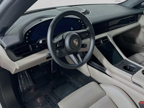 Used 2025 Porsche Taycan image 4
