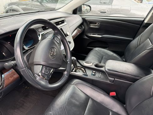 Used 2014 Toyota Avalon Limited w/ Technology Package image 5