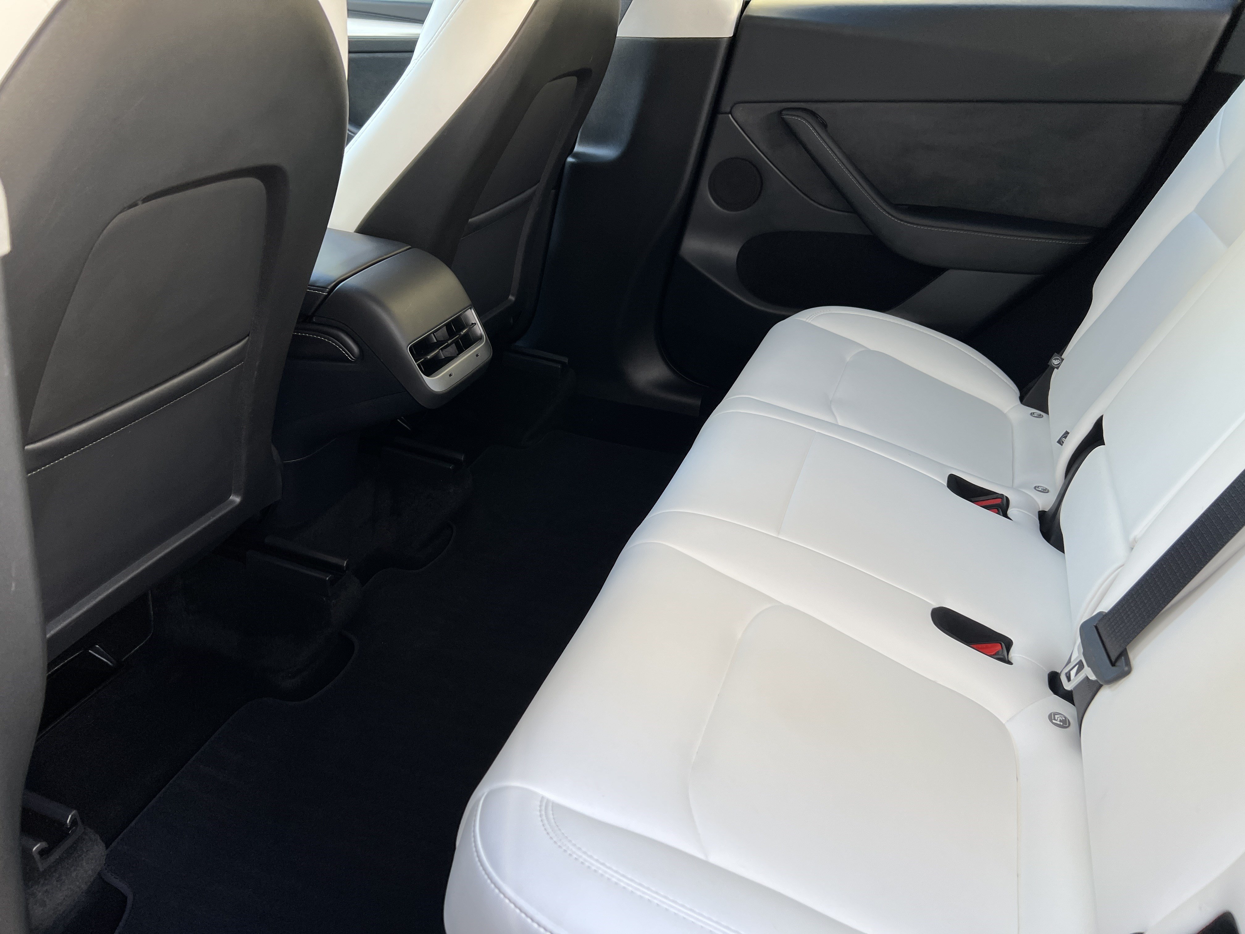 Used 2025 Tesla Model Y Performance AWD/4WD image 17