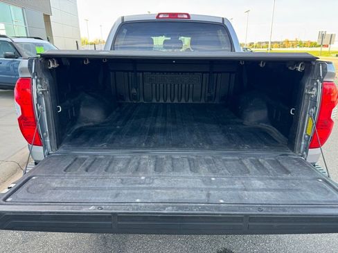 Used 2018 Toyota Tundra SR5 w/ SR5 Upgrade Package AWD/4WD image 32