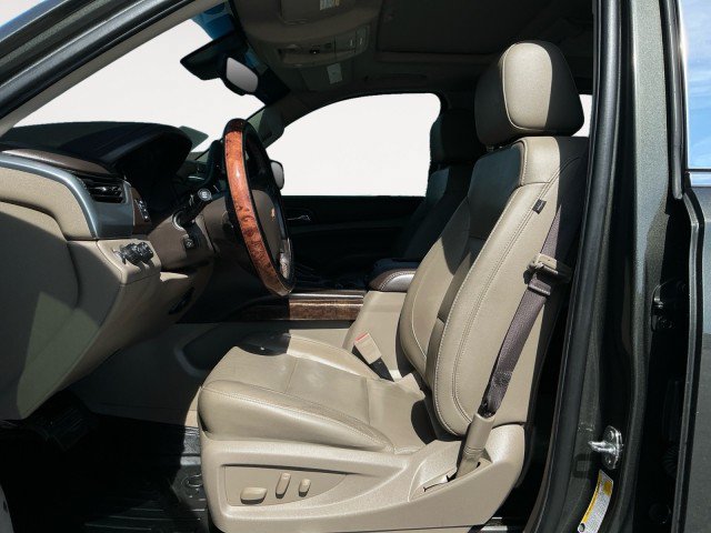 Used 2019 Chevrolet Suburban LT w/ LT Signature Package AWD/4WD image 6