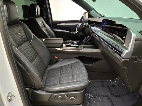 Used 2025 Cadillac Escalade V AWD/4WD image 27