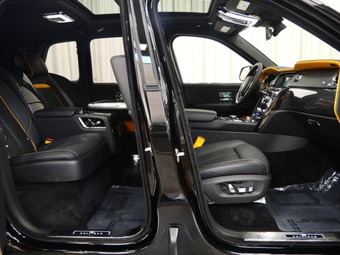 Used 2023 Rolls-Royce Cullinan Black Badge w/ Driver's Package AWD/4WD image 41