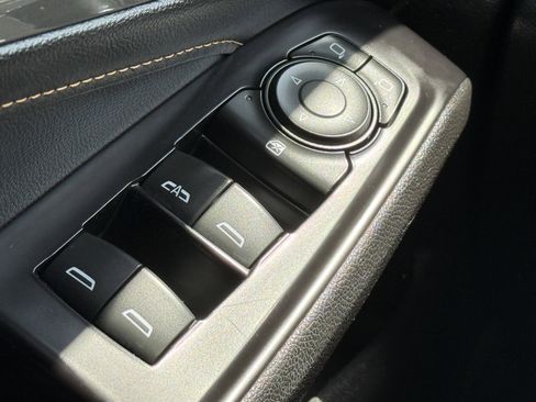 Used 2020 Chevrolet Traverse LT FWD image 20