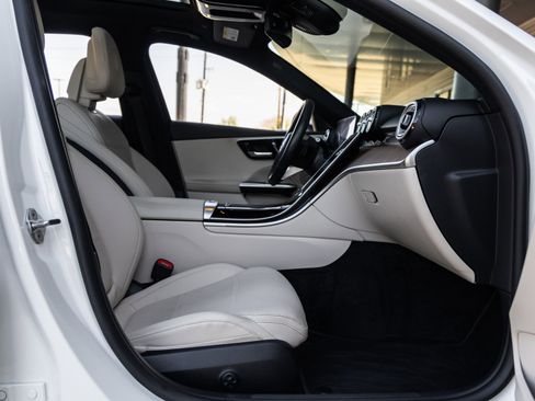 Used 2023 Mercedes-Benz C 300 Sedan image 38
