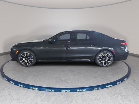 Used 2023 BMW 740i w/ Parking Assistance Package image 11