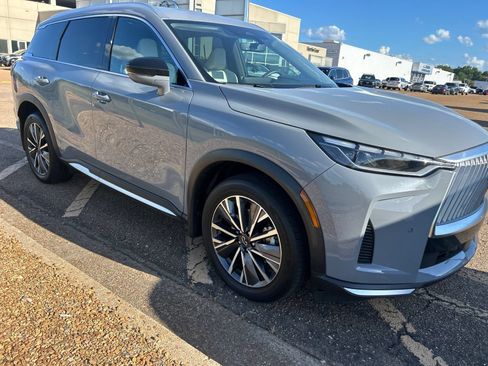 Certified 2026 INFINITI QX60 Luxe w/ Cargo Package AWD/4WD image 9