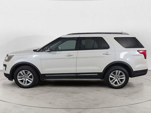 Used 2018 Ford Explorer XLT w/ Equipment Group 202A AWD/4WD image 2