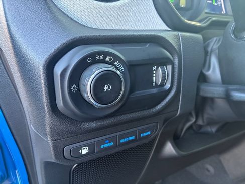 Used 2024 Jeep Wrangler Unlimited w/ Convenience Group AWD/4WD image 24