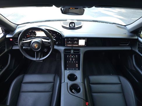 Used 2023 Porsche Taycan image 10