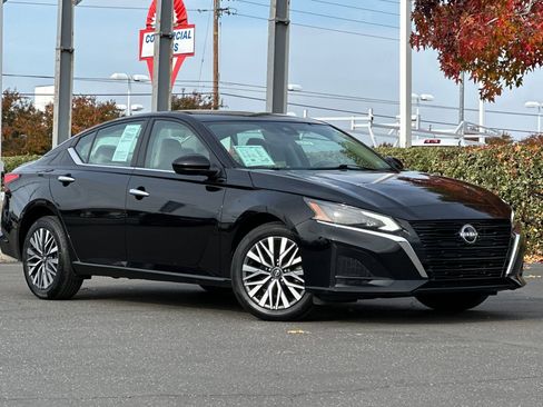 Certified 2023 Nissan Altima 2.5 SV image 2