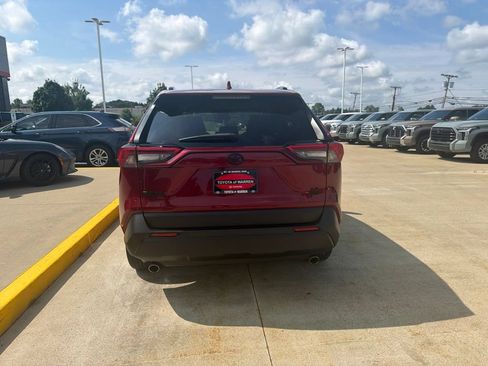 Used 2021 Toyota RAV4 LE AWD/4WD image 7