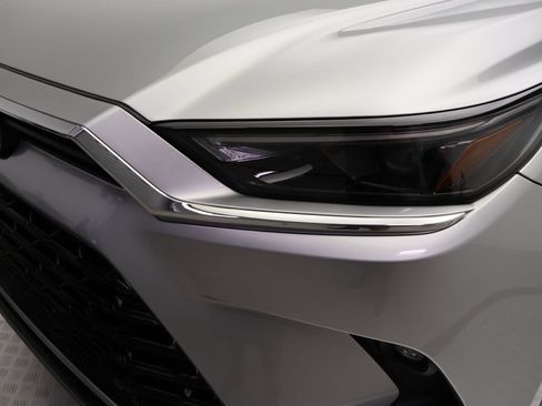 Certified 2024 Toyota Grand Highlander AWD image 3