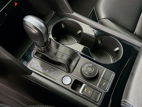 Used 2023 Volkswagen Atlas Cross Sport SE w/ Black Wheel Package AWD/4WD image 25