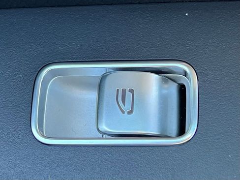 Certified 2022 Mercedes-Benz GLS 450 4MATIC image 34