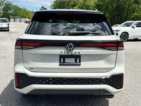 New 2026 Volkswagen Tiguan SE R-Line FWD image 3