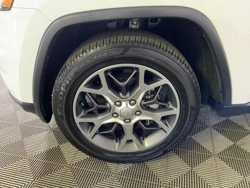 Used 2020 Jeep Grand Cherokee Limited AWD/4WD image 10