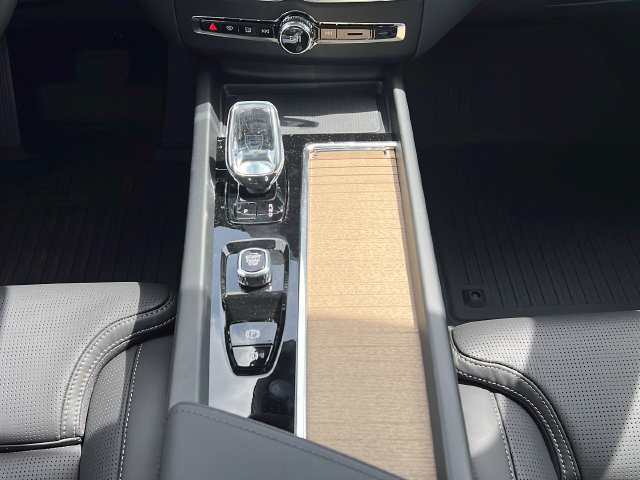 New 2027 Volvo XC60 B5 Ultra AWD/4WD image 17