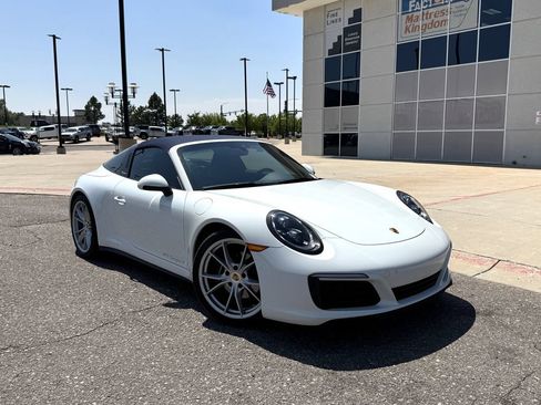 Used 2019 Porsche 911 Targa 4 AWD/4WD image 2