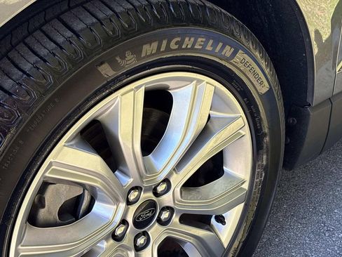 Used 2024 Ford Edge Titanium image 9