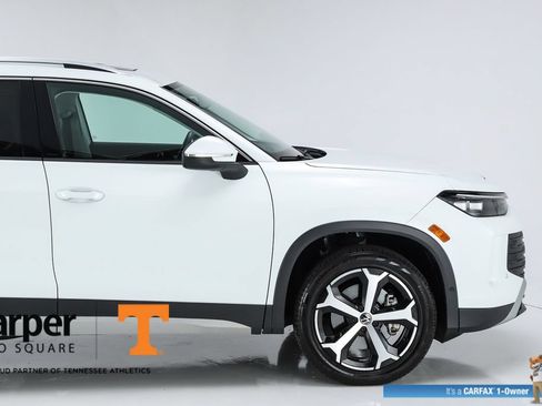 Used 2025 Volkswagen Tiguan SE w/ Panoramic Sunroof Package AWD/4WD image 51